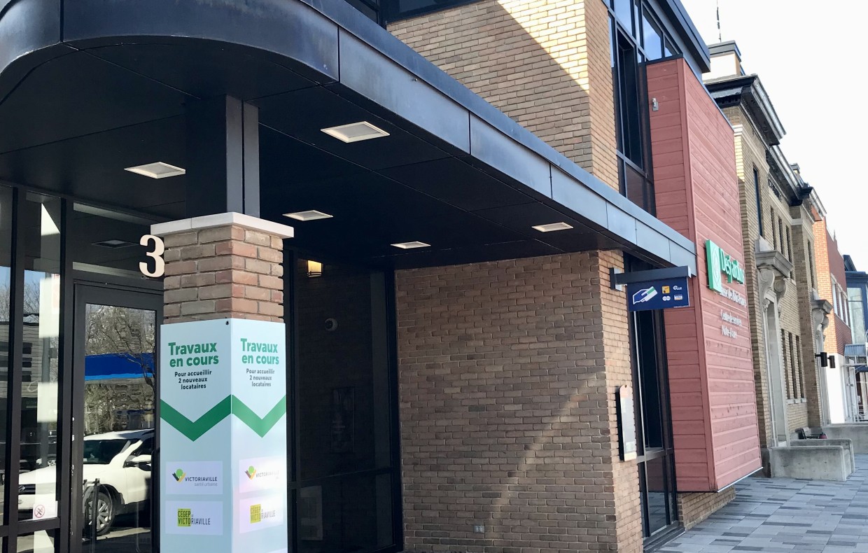 Devanture de la caisse Desjardins située au 33, rue Notre-Dame Est