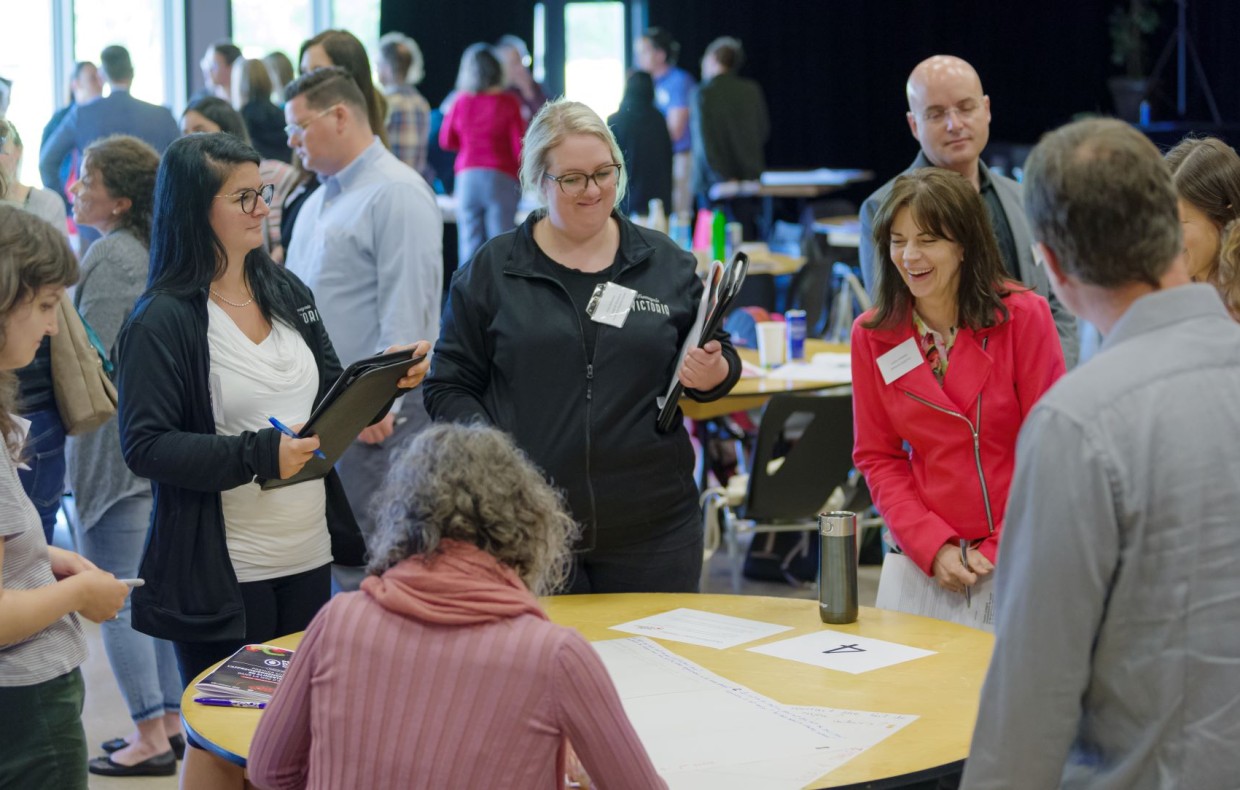 Personnes réunies au Sommet